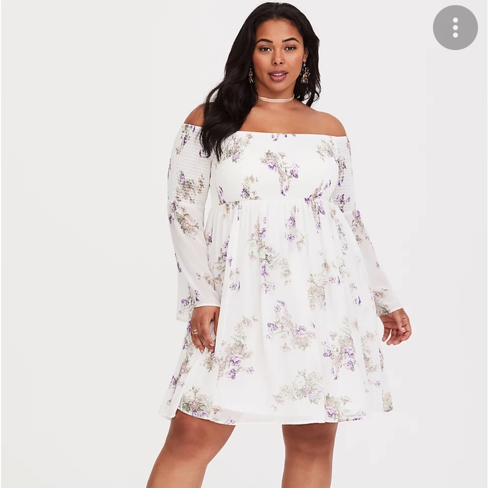 Torrid ruched stretch bell sleeve dress - Picture 1 of 5